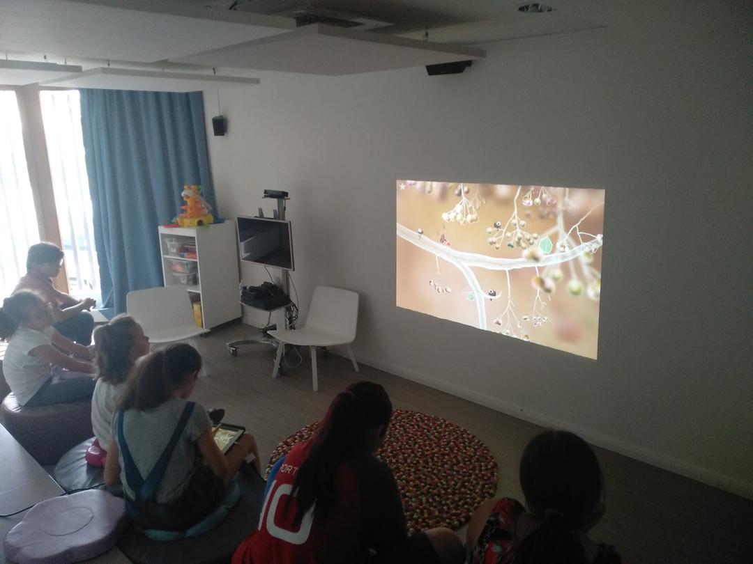 La Médiathèque : jeu collectif sur tablette