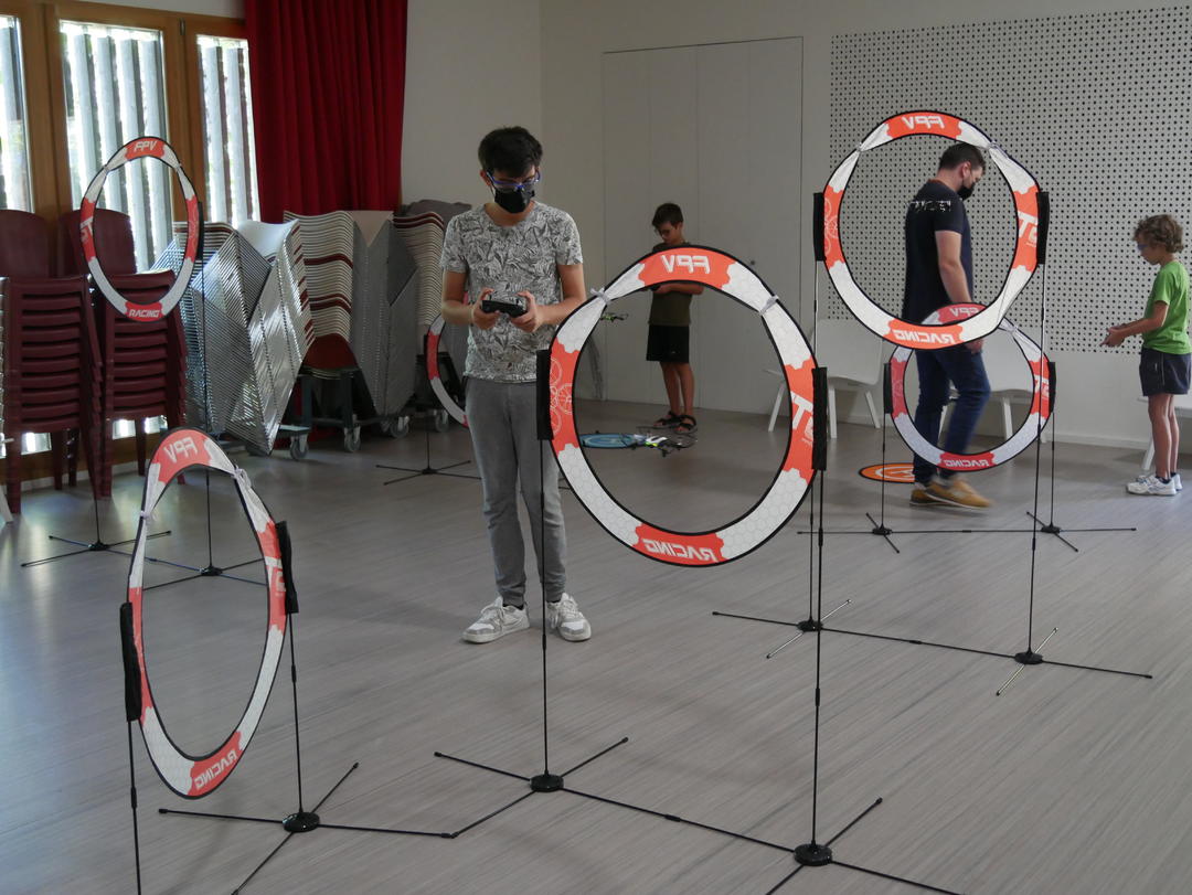 Médiathèque : conduite d'un drone